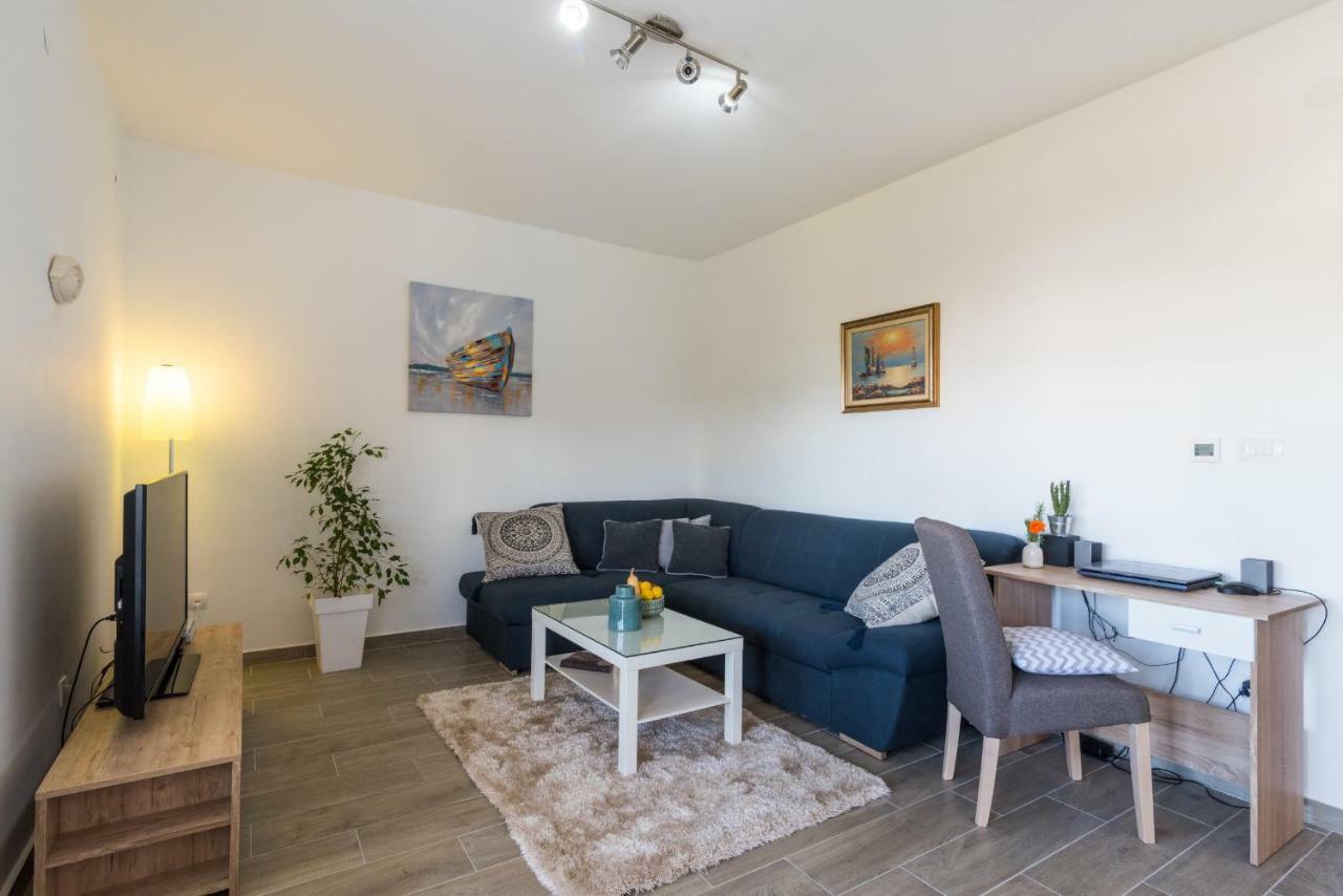 Apartment Okrug Gornji - Trogir With Sea View Eksteriør billede